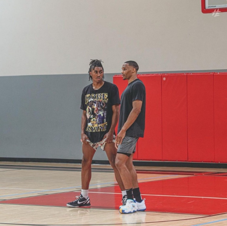 北京时间12月10日凌晨04：00，2025／26赛季欧冠联赛阶段第六轮的一场关键对决将在诺坎普球场上演。（欧冠2025／26第六轮关键战诺坎普打响，北京时间12月10日04：00开球）