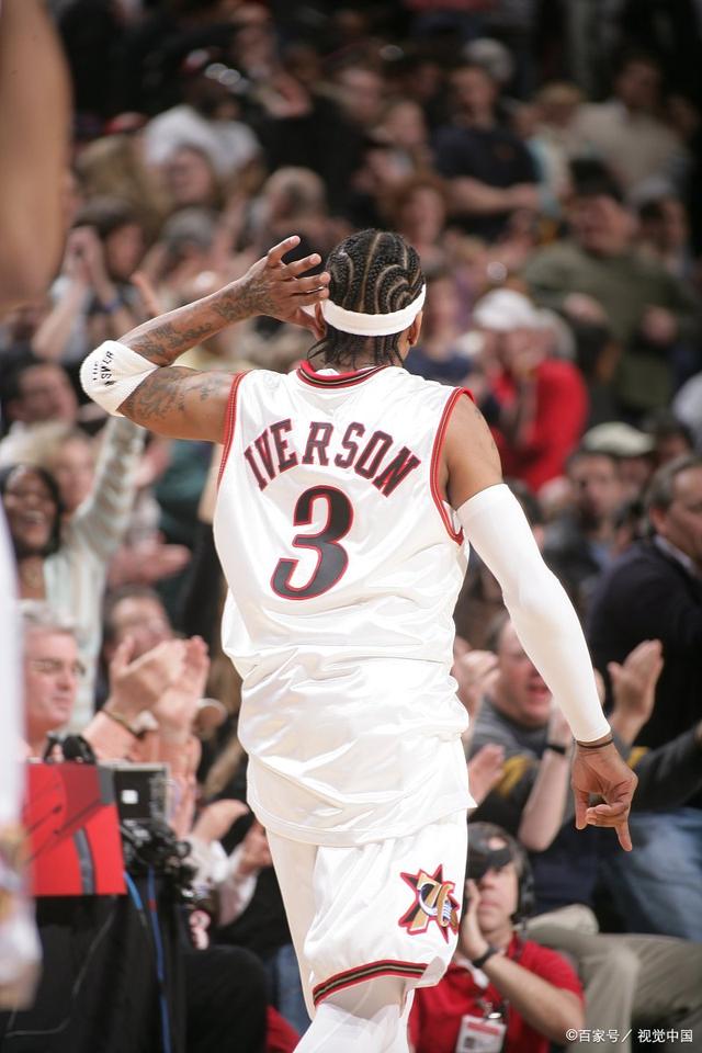 辽宁男篮在俱乐部杯首战失利，后调整阵容暂稳，以90比79战胜合肥男篮，杨鸣调整战术有效应对挑战。（首战失利后阵容微调稳住局面，辽宁男篮90-79力克合肥，杨鸣战术应变奏效）