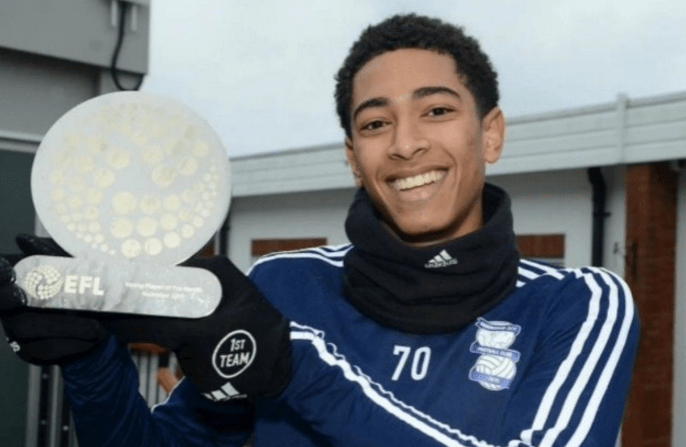 梅西：踢球不会在意纪录；希望能够参加2026世界杯（梅西：踢球不为纪录，盼出战2026年世界杯）