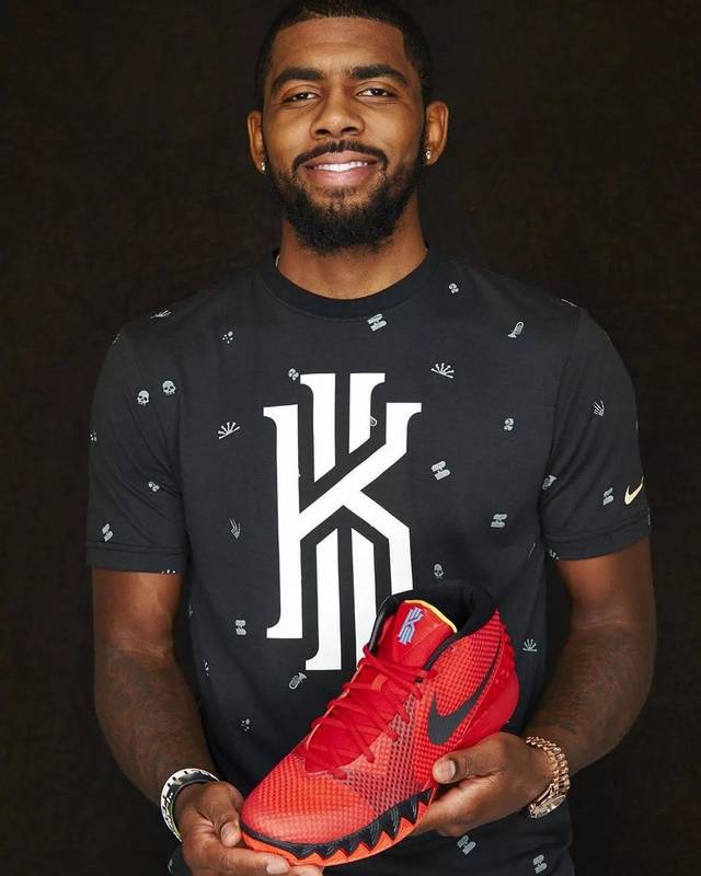 莱万+拉菲尼亚=欧洲最强双人组！合计狂轰46球（莱万携手拉菲尼亚，欧洲最强双星合计攻入46球）