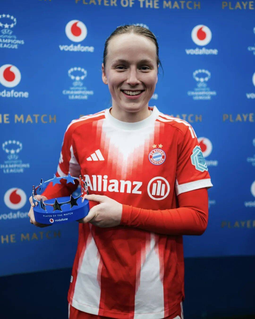 米体：拉齐奥重启主场放飞雄鹰仪式，新鹰将于2026年首次亮相（米兰体育报：拉齐奥将恢复主场放鹰传统，新鹰预计2026年首秀）