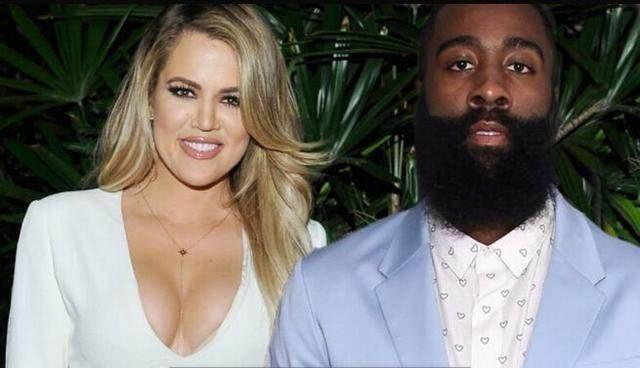 队报球迷票选2025年度11人：中前场巴萨占3席，锋线姆巴佩+登贝莱（队报球迷评选2025年度最佳11人：巴萨中前场占三席，锋线姆巴佩联手登贝莱）