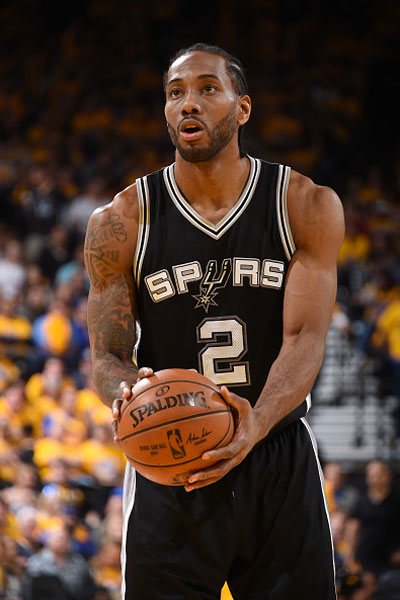 伊森勇担重任，防守东契奇，助力球队稳固防线（伊森扛起重任盯防东契奇，助球队巩固防线）