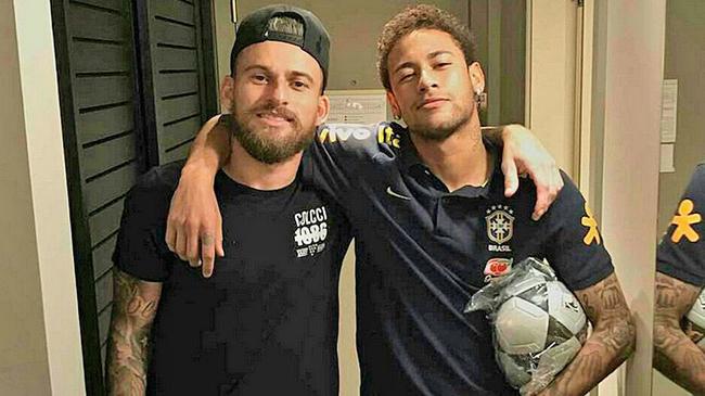 罗马诺：利物浦未与萨拉赫就离队展开谈判，并坚定支持斯洛特（罗马诺：利物浦未就萨拉赫离队进行谈判，继续力挺斯洛特）