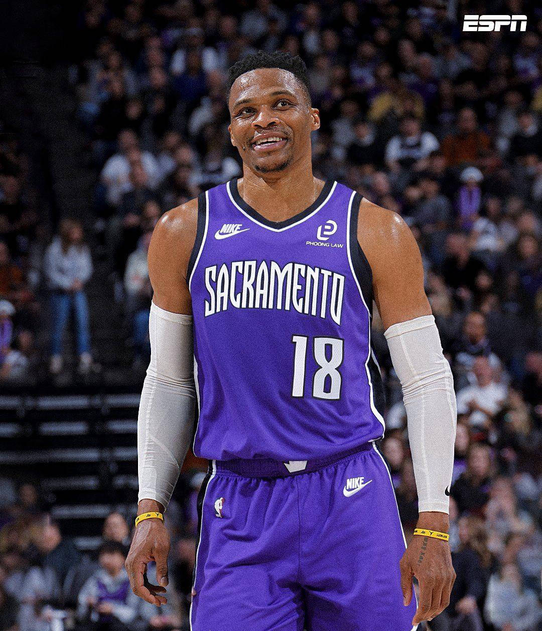 战旧主十分兴奋！威少半场全队最高17分，命中率达到50%（面对老东家状态火热！威少半场轰下全队最高17分，投篮命中率50%）