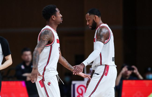 篮球篮网球队更换战术，提高进攻效率（篮网调整战术布局，进攻端效率大幅提升）