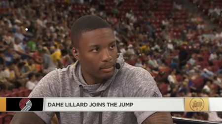 是否后悔来独行侠？克莱：我没有时光机器 我很享受在这里的日子（克莱回应是否后悔加盟独行侠：不能回到过去，我很享受当下）