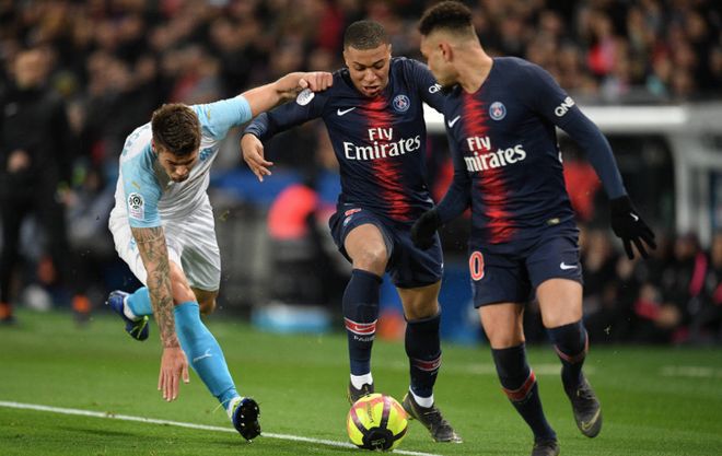 带领桑托斯成功逃离降级区，内马尔赛后动情落泪（内马尔率桑托斯脱离降级区，赛后激动落泪）