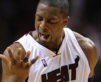 斯塔尼希奇球传大后沮丧抱头，没想到迪亚斯把球救回并打进（斯塔尼希奇传中过大懊恼抱头，迪亚斯极限救回后破门）