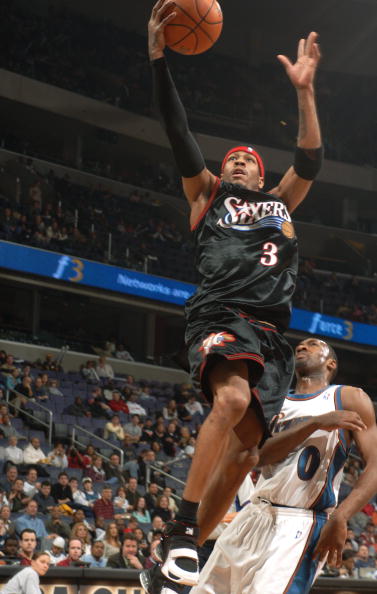 英超：曼城主场3-0完胜诺维奇（英超：曼城主场三球零封诺维奇）