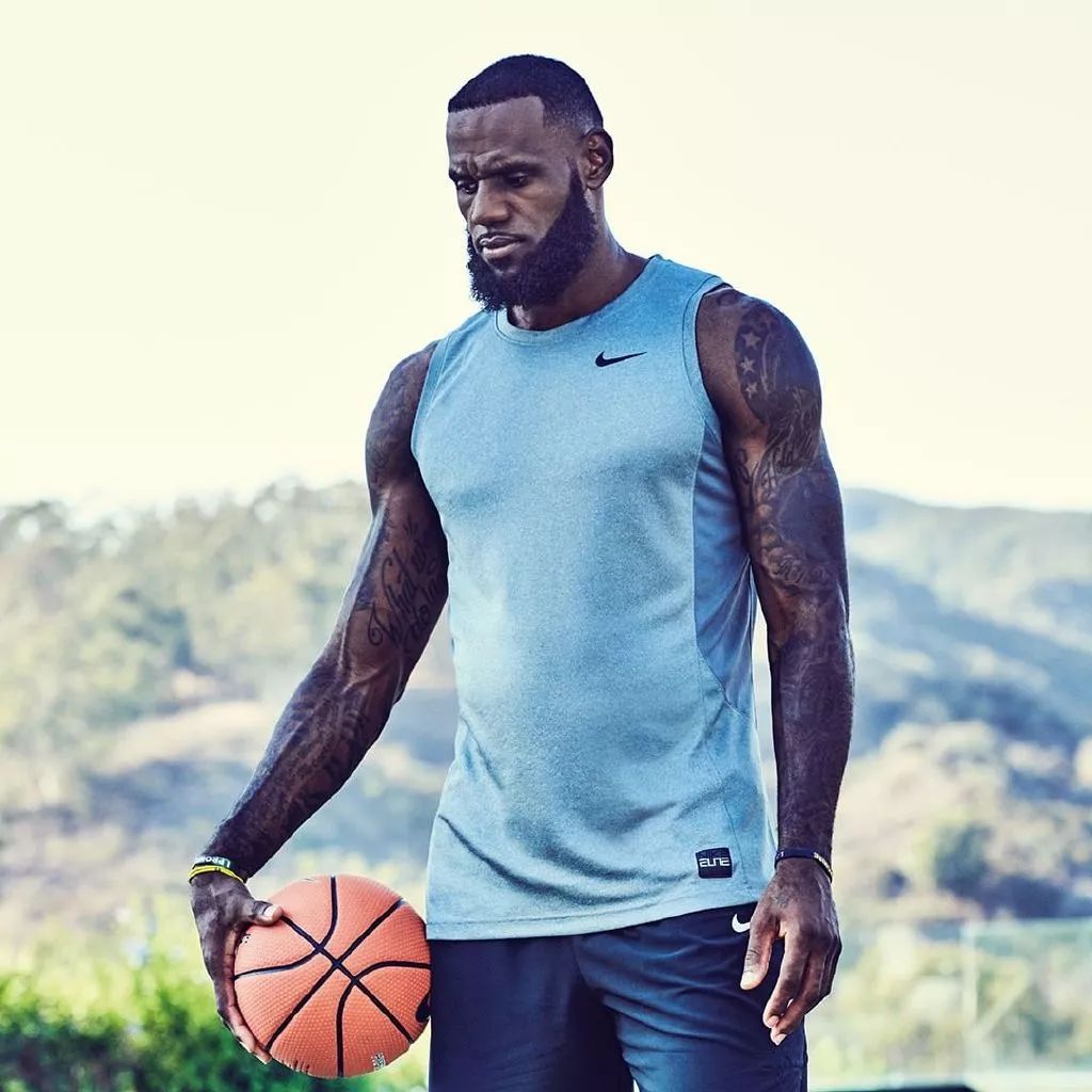 图片报：因球迷禁令，大部分法兰克福高层放弃前往那不勒斯（图片报：受球迷禁令影响，法兰克福多数高层取消那不勒斯之行）