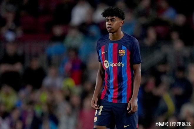 琼斯：奎因能看到很多中锋看不到的机会，让所有人参与进攻（琼斯：奎因能捕捉多数中锋难见的机会，激活全员进攻）