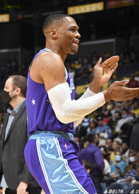 米体：虽然DV9经历肌肉疲劳，但斯帅仍会让他首发踢佛罗伦萨（米体：DV9出现肌肉疲劳，斯帅仍将安排其对阵佛罗伦萨首发）