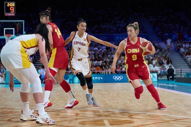 追梦谈穿23号：大学队史名宿未同意我穿32号 所以我把两数字互换（追梦谈23号由来：大学队史名宿不同意我穿32，我就把数字倒过来）