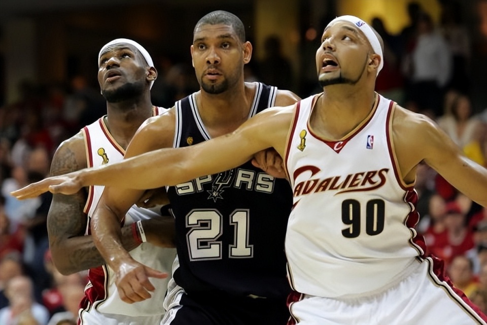 中足联颁奖礼获奖名单：拉莫斯最佳主帅，卡扎荣膺中超MVP（中足联年度颁奖：拉莫斯当选最佳教练，卡扎斩获中超MVP）