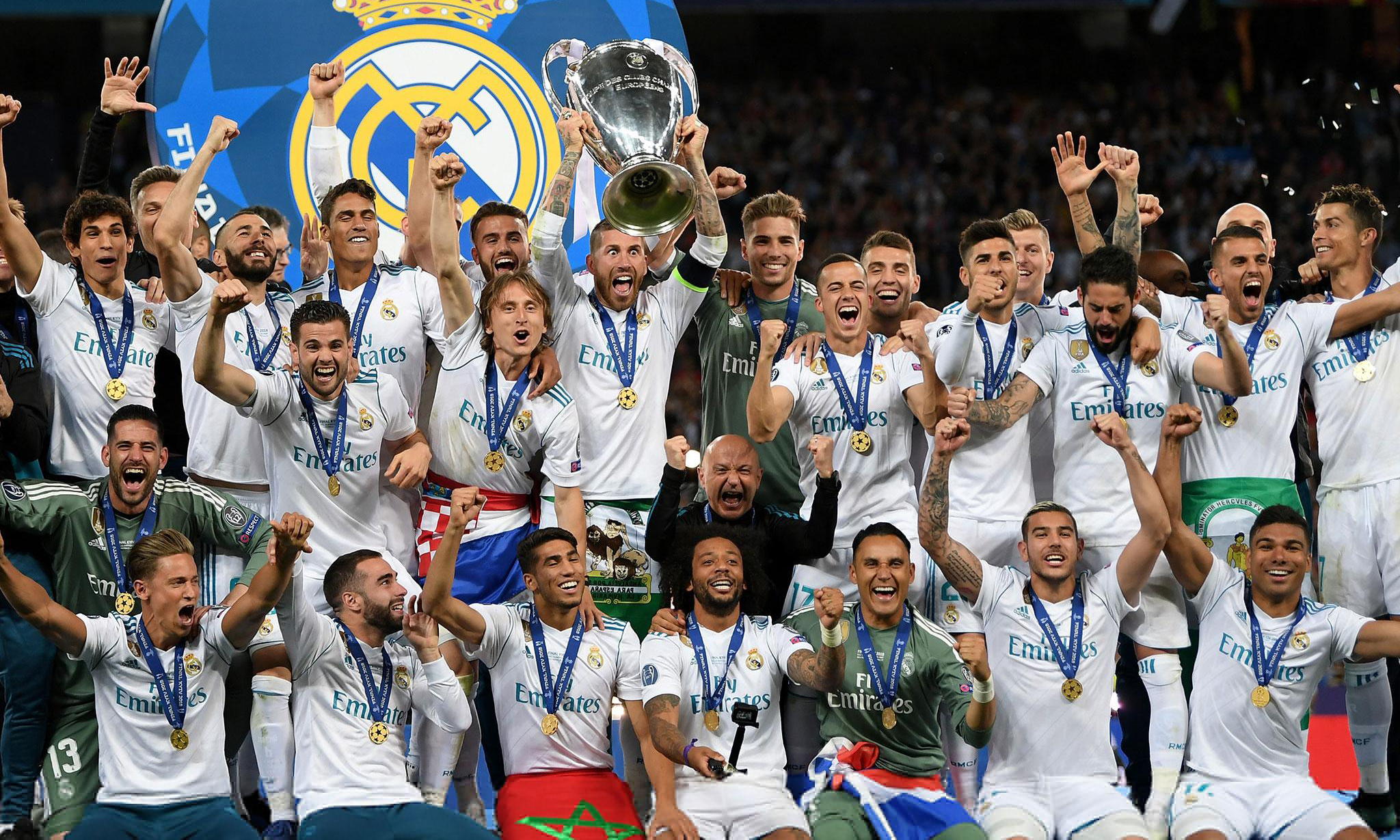 围绕着莱万与凯恩的转会传闻大家觉得拜仁会同意吗？（莱万与凯恩转会传闻四起，拜仁会同意放行吗？）