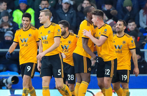 利物浦欧冠小组／联赛阶段近22场主场赢下20场，且近12场全胜（利物浦欧冠小组赛与联赛近22个主场20胜，主场豪取12连胜）