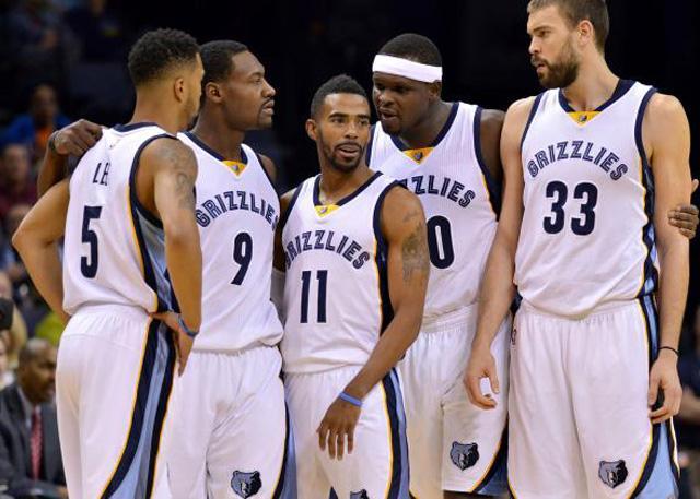 打得很激烈！广厦vs山西上赛季4次交手2胜2负（广厦与山西上赛季四度交锋，平分秋色2胜2负）