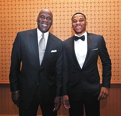 弗林蓬：重返赛场还能赢球感觉很棒；希望我们能延续连胜（弗林蓬：复出取胜心情大好，盼球队延续连胜）