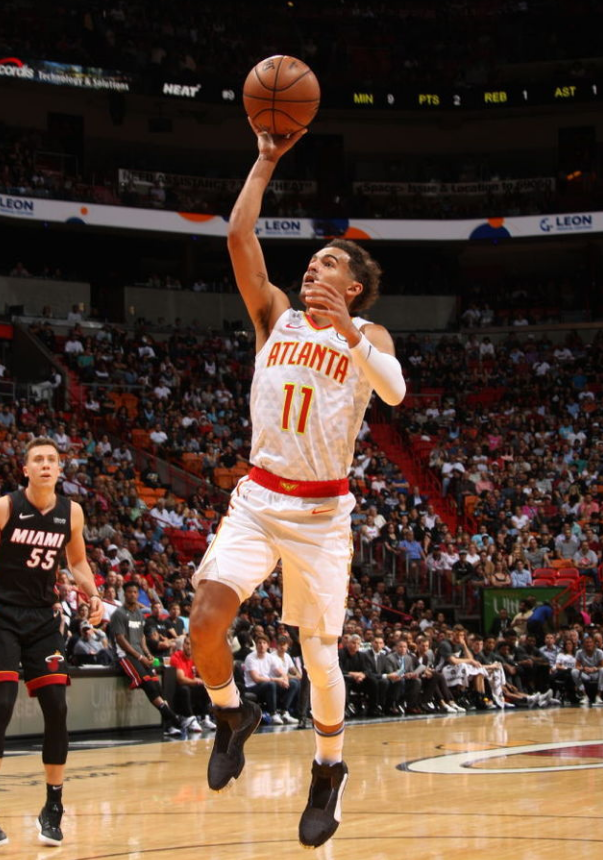 首节就要崩！火箭四分钟狂轰17分 阿门汤普森连拿8分两次打停湖人（首节崩势初现！火箭四分钟狂砍17分，阿门-汤普森连得8分两度逼停湖人）