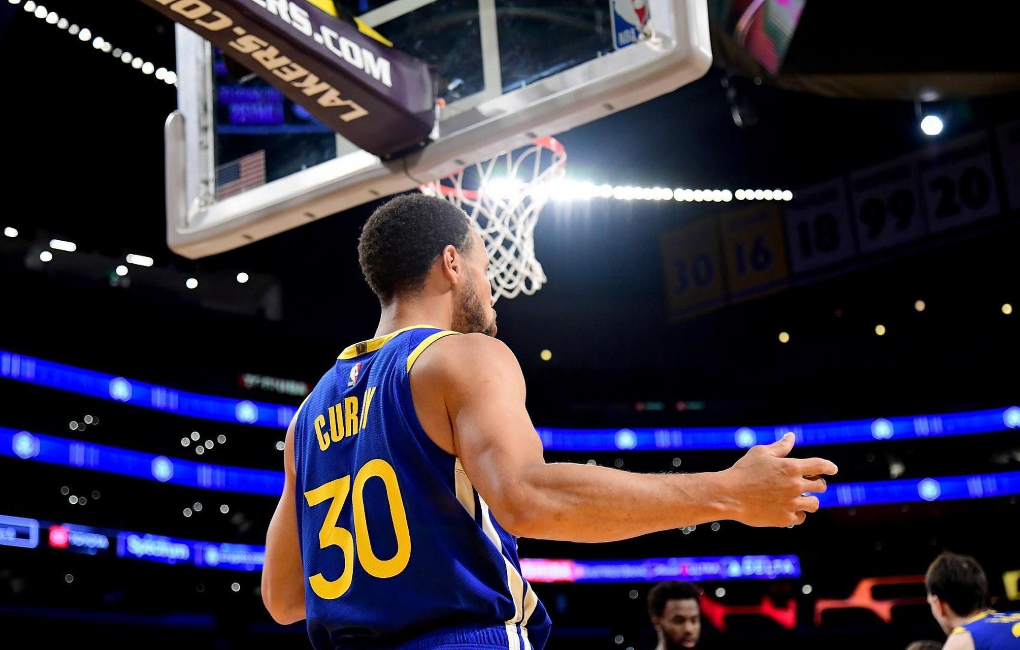 东契奇半场罚球表现抢眼（东契奇上半场罚球表现亮眼）