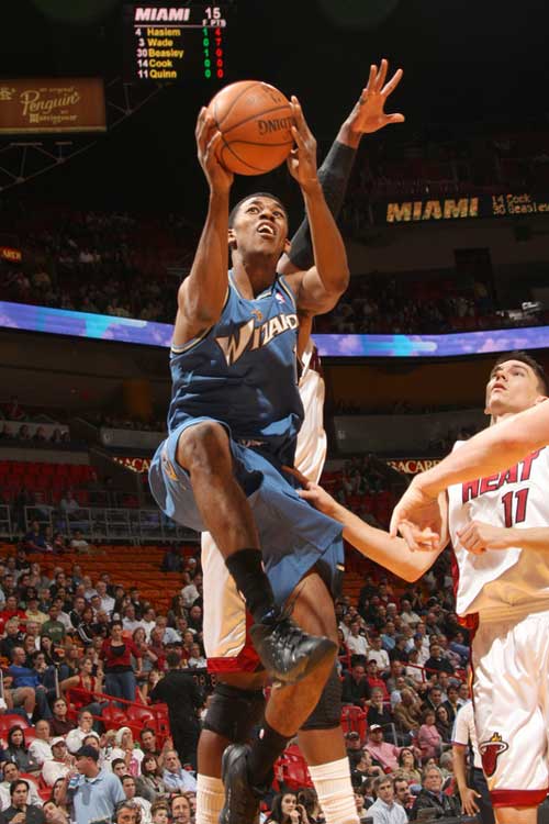 52年的等待！尼克斯上一次夺冠时斯派克·李年仅16岁（尼克斯苦等52年！他们上次夺冠时斯派克·李才16岁）